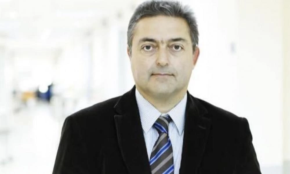 Κώδωνα κινδύνου από Βασιλακόπουλο για του καπνιστές που θα εμβολιστούν